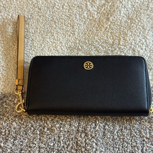 TORY BURCH Robinson Pebble Zip Continental Wallet leather Wristlet Black New - Picture 3 of 15